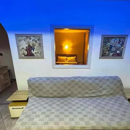 Blue Domes Escape - Stylish Santorini Daire Mesaria