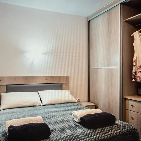 Daire Blue Domes Escape - Stylish Santorini Mesaria