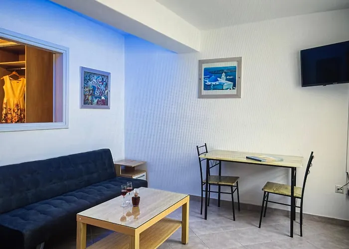 Blue Domes Escape - Stylish Santorini Mesaria